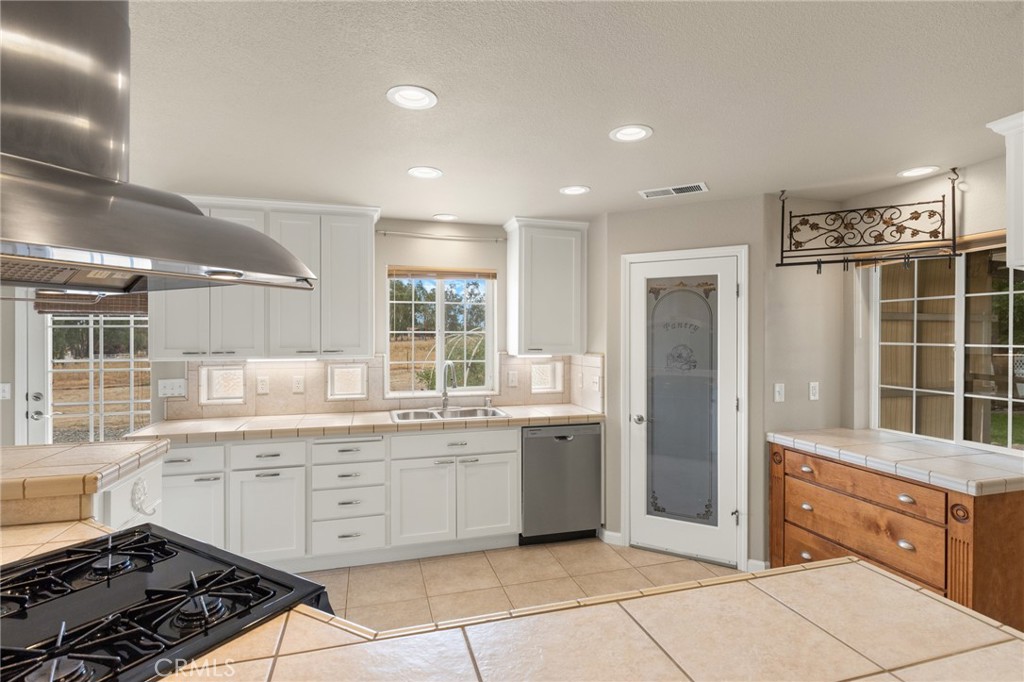 24595 Dale Road Corning, CA 96021 - Photo 9 of 39 Gallery Image 9