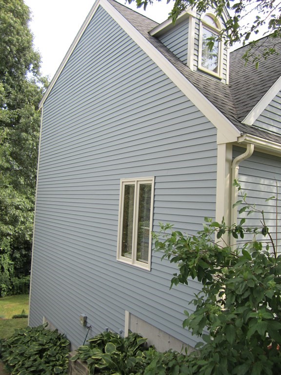 10 Cheyenne Road Worcester, MA 01606 - Photo 2 of 27 Gallery Image 2