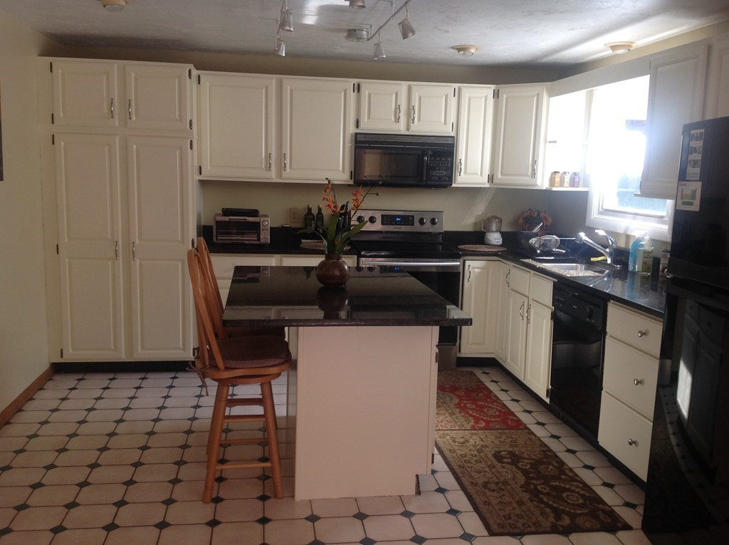 10 Cheyenne Road Worcester, MA 01606 - Photo 7 of 27 Gallery Image 7