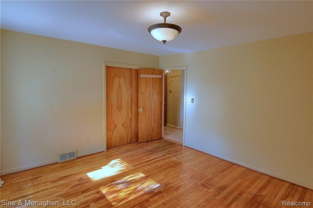 150 Lewiston Road Grosse Pointe, MI 48236 - Photo 23 of 37 4th_Bedroom_2nd_View.jpg