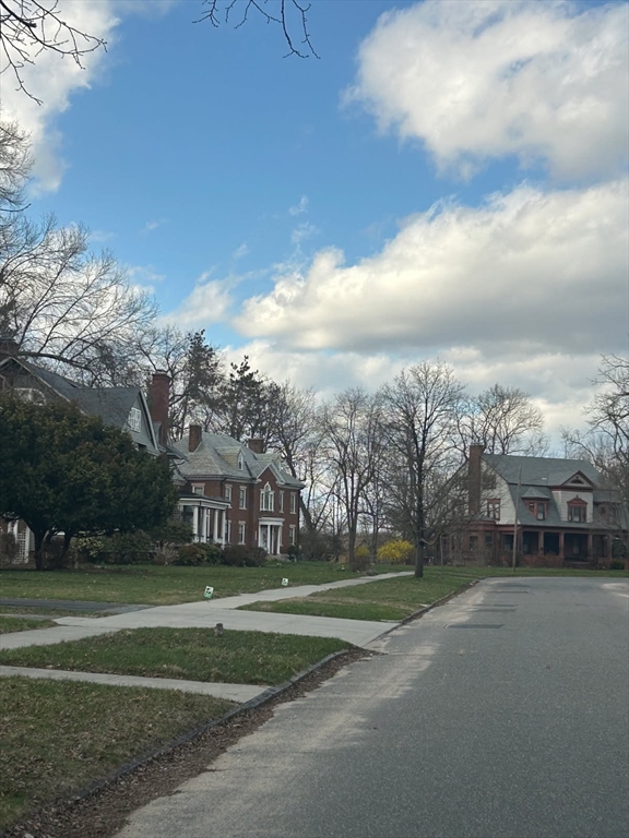 122 Bellevue Avenue Springfield, MA 01108 - Photo 5 of 40
