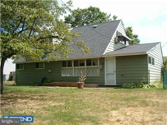 28 Quickset Road Levittown, PA 19057 - Photo 3 of 12 Gallery Image 3