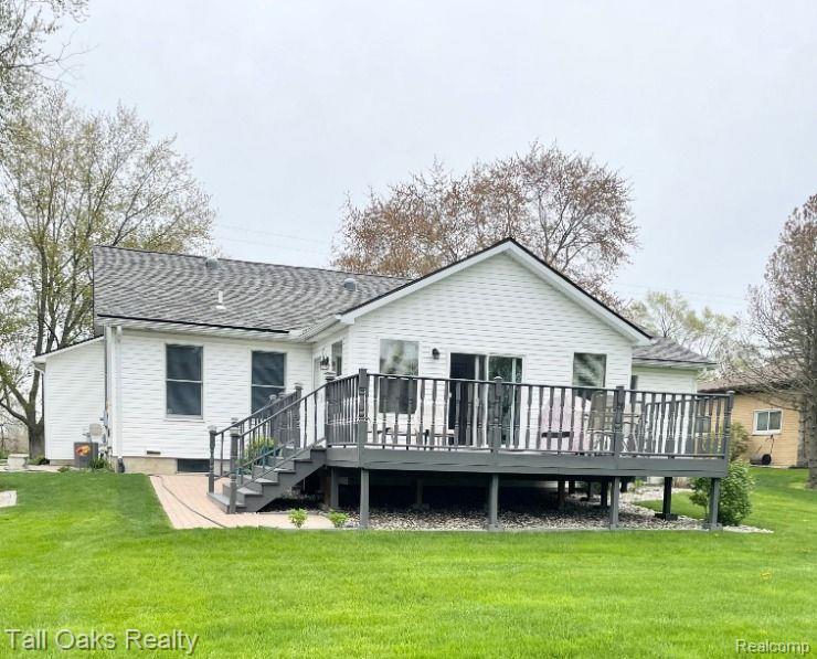 4157 North Vassar Road Flint, MI 48506 - Photo 39 of 59 Back view of deck