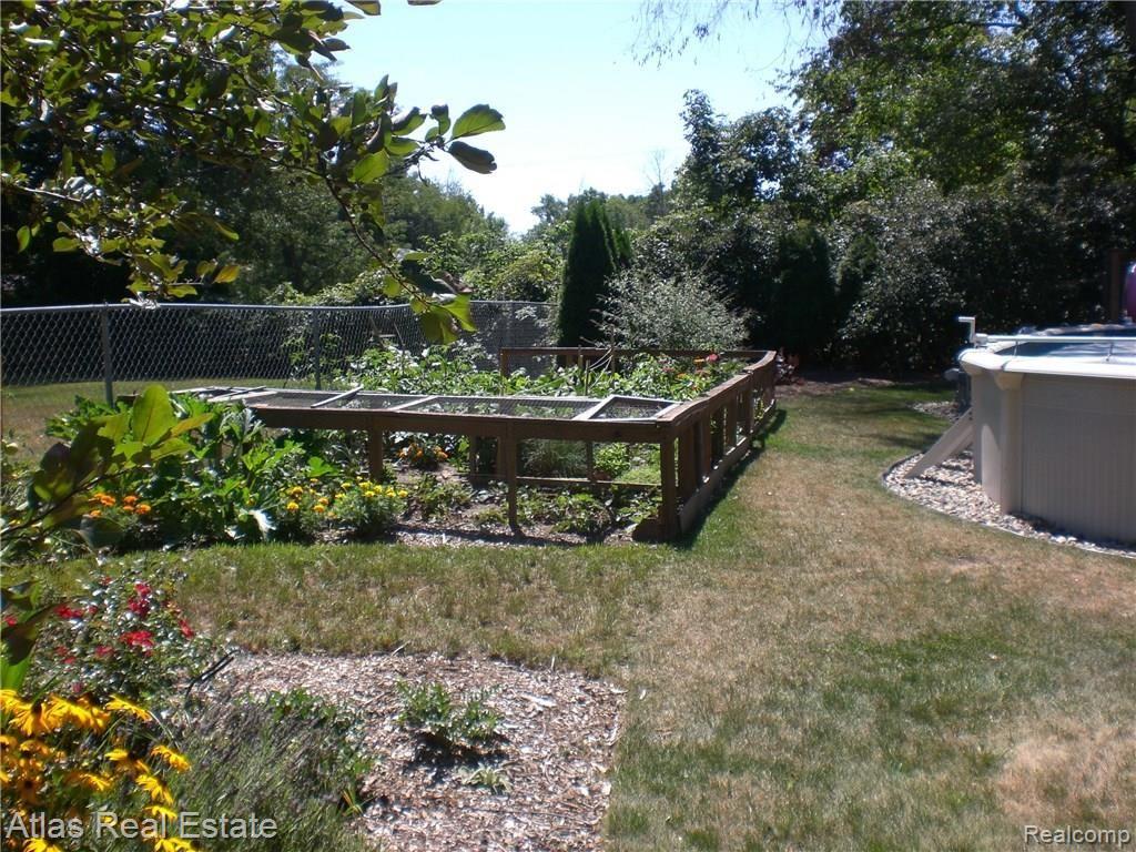 8042 Burleigh Road Grand Blanc, MI 48439 - Photo 46 of 57 8042Burleigh Grand Blanc (55).JPG