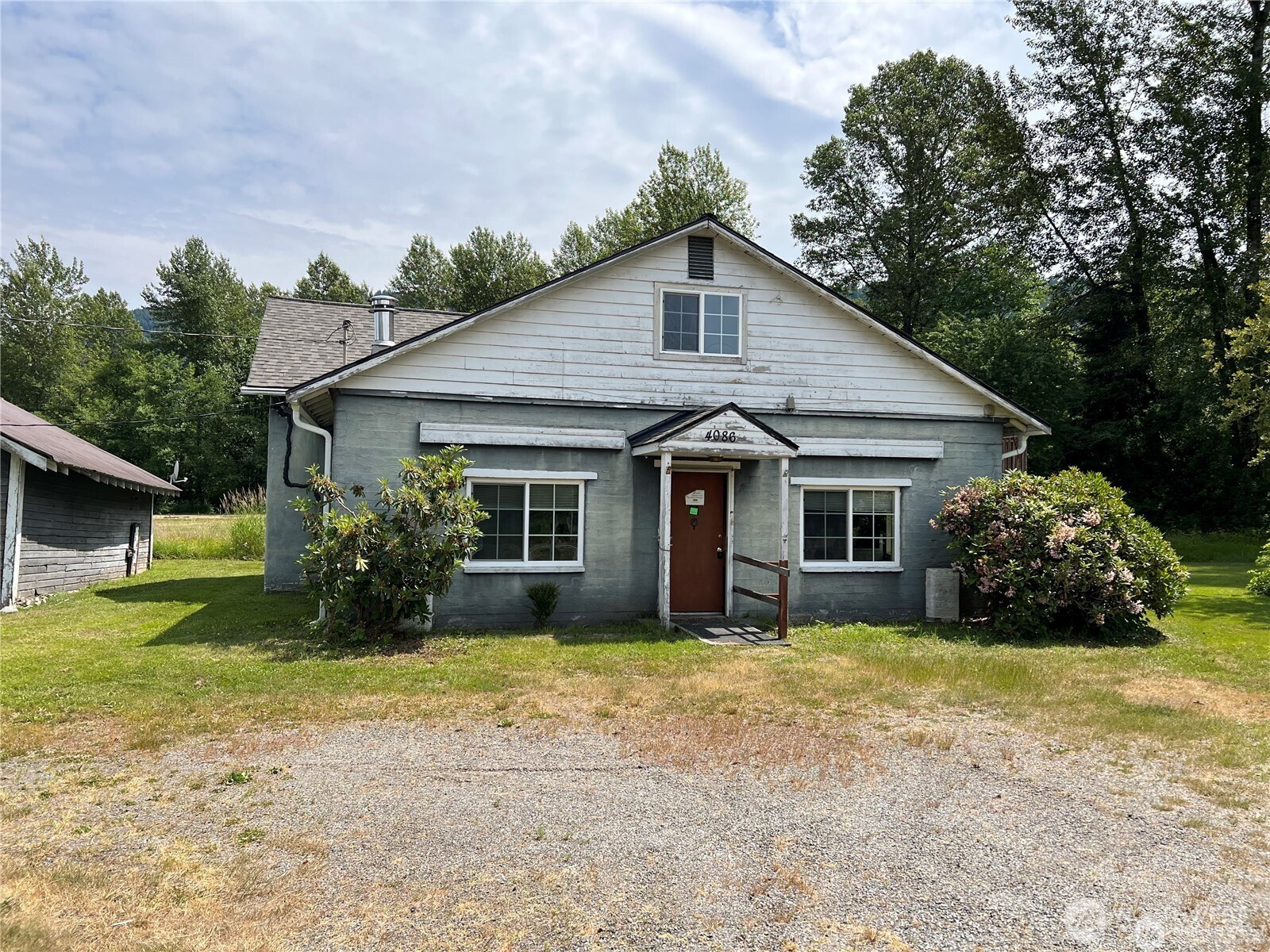 4086 Valley Highway Deming, WA 98244 - Photo 2 of 18 a view of a house with backyard and garden