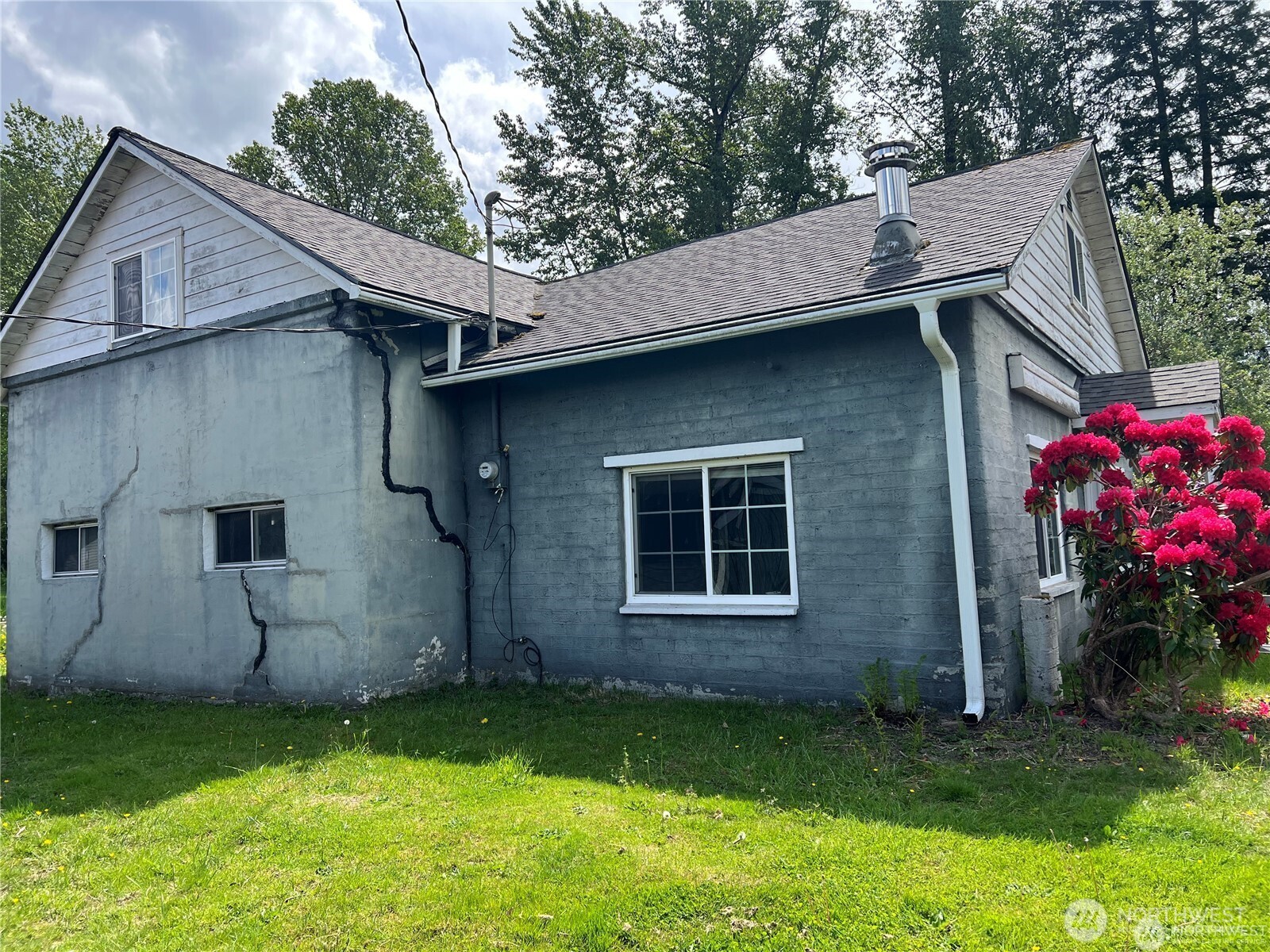 4086 Valley Highway Deming, WA 98244 - Photo 5 of 18 a backyard of a house with lots of green space