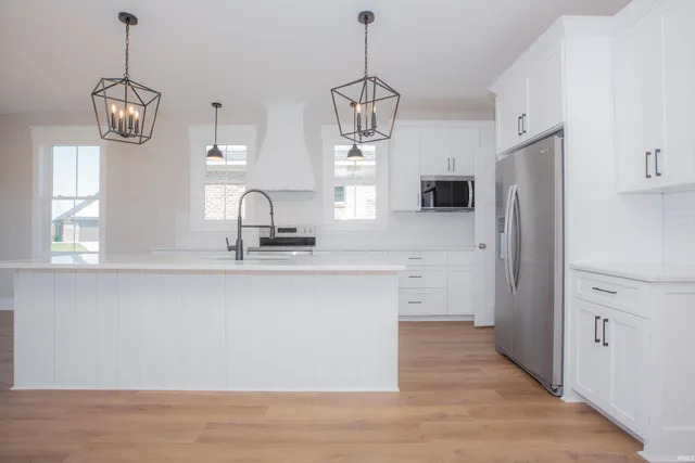 $469,900 | 18740 Roscommon Road, Evansville, IN 47725