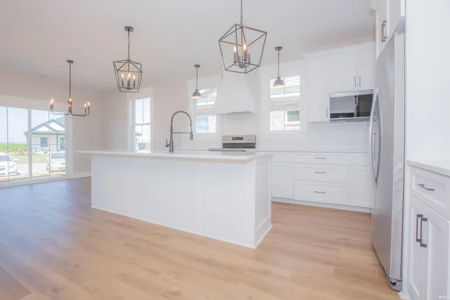 $469,900 | 18740 Roscommon Road, Evansville, IN 47725