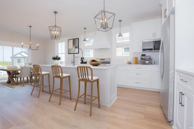 $469,900 | 18740 Roscommon Road, Evansville, IN 47725