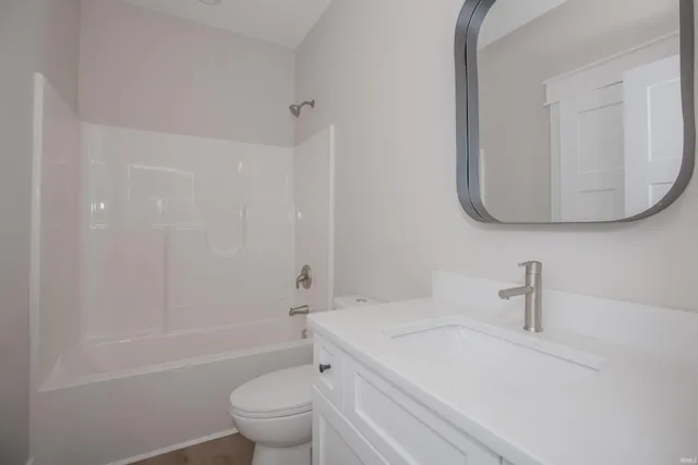 $469,900 | 18740 Roscommon Road, Evansville, IN 47725