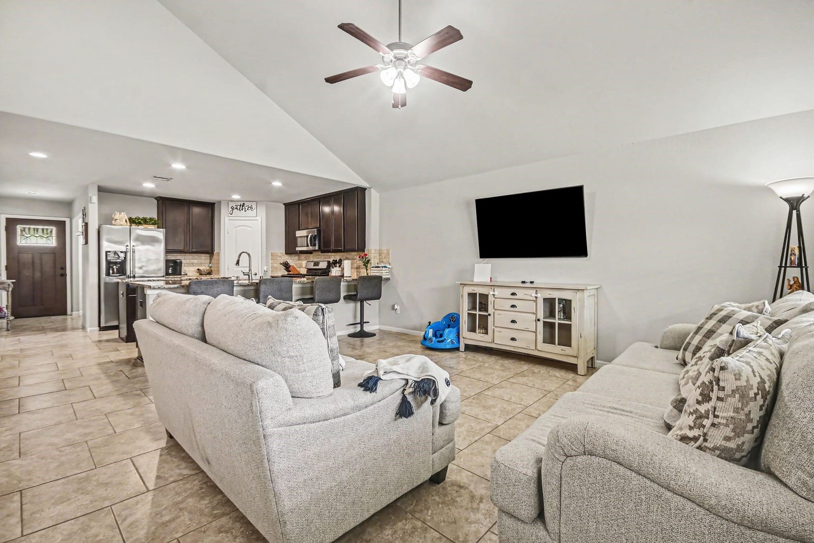 8126 Carillon Way Rosharon, TX 77583 - Photo 8 of 29