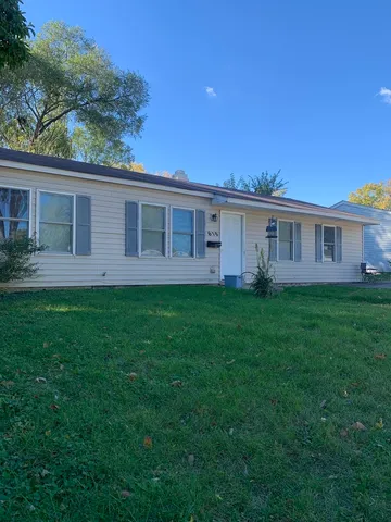 a view of a house with a backyard