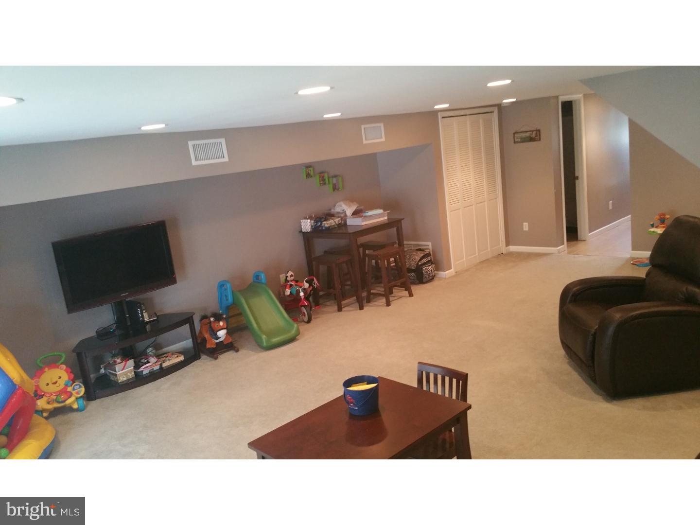 10827 Heflin Road Philadelphia, PA 19154 - Photo 19 of 25 Gallery Image 19