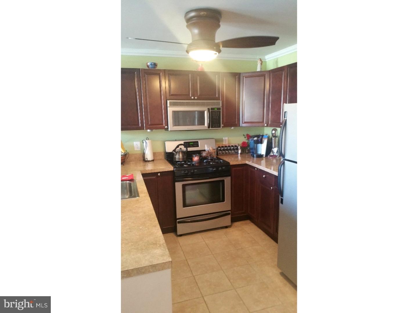 10827 Heflin Road Philadelphia, PA 19154 - Photo 5 of 25 Kitchen