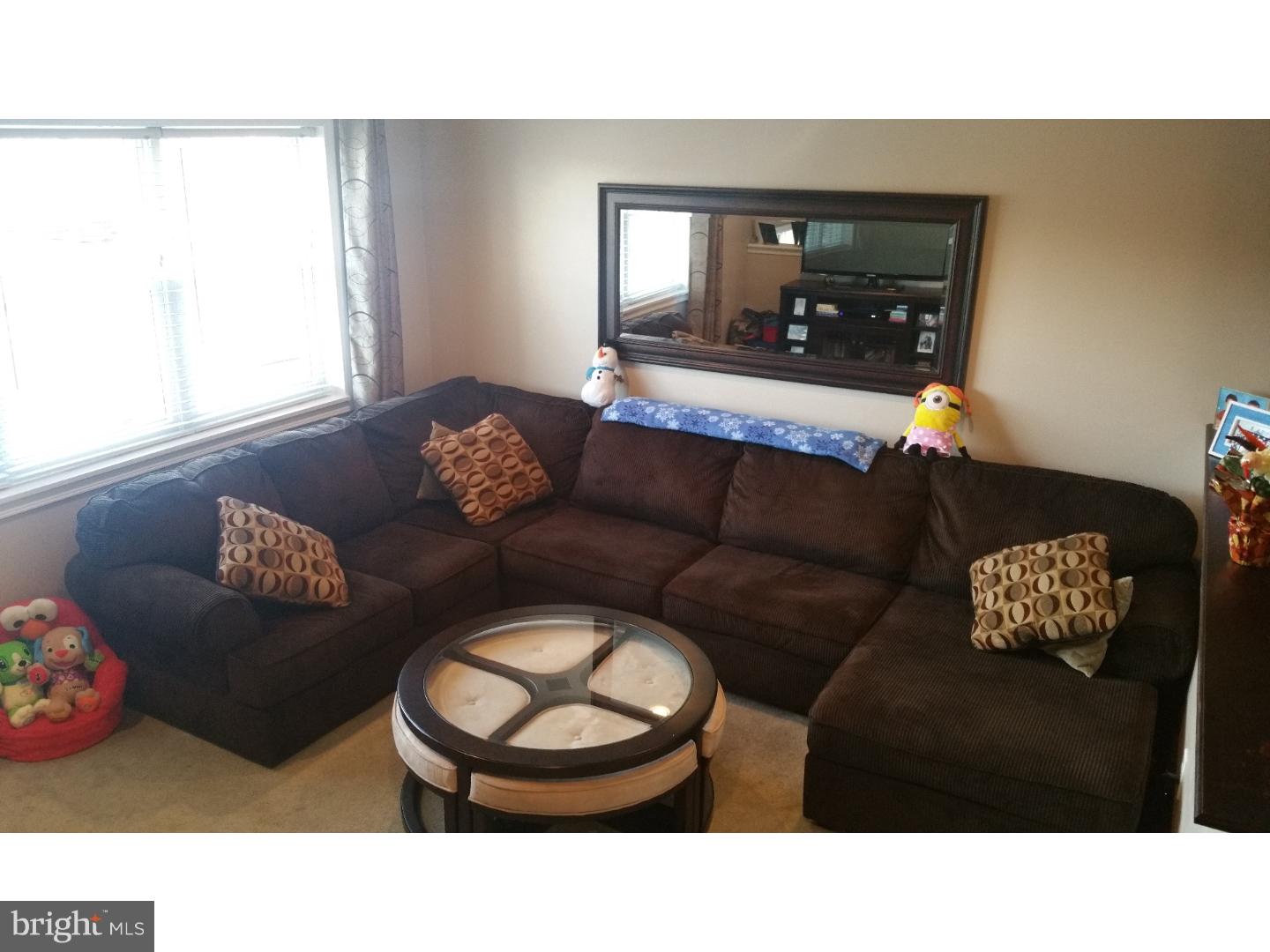 10827 Heflin Road Philadelphia, PA 19154 - Photo 8 of 25 Living Room