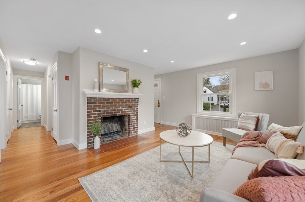 8 Conger Road Worcester, MA 01602 - Photo 3 of 26 Gallery Image 3