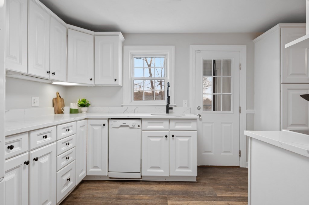 8 Conger Road Worcester, MA 01602 - Photo 5 of 26 Gallery Image 5
