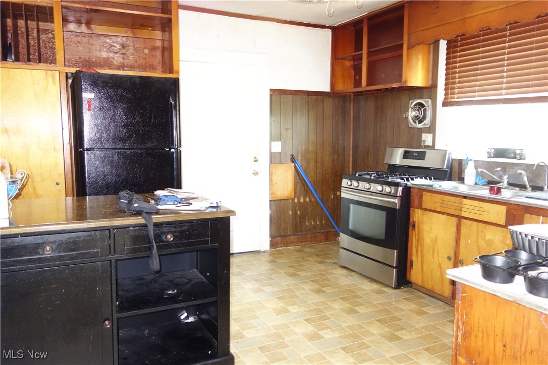 6238 Manchester Road Clinton, OH 44216 - Photo 9 of 33 Kitchen on 1st floor