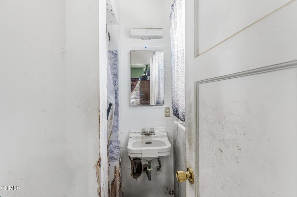 450 West Roderick Avenue Oxnard, CA 93030 - Photo 11 of 24