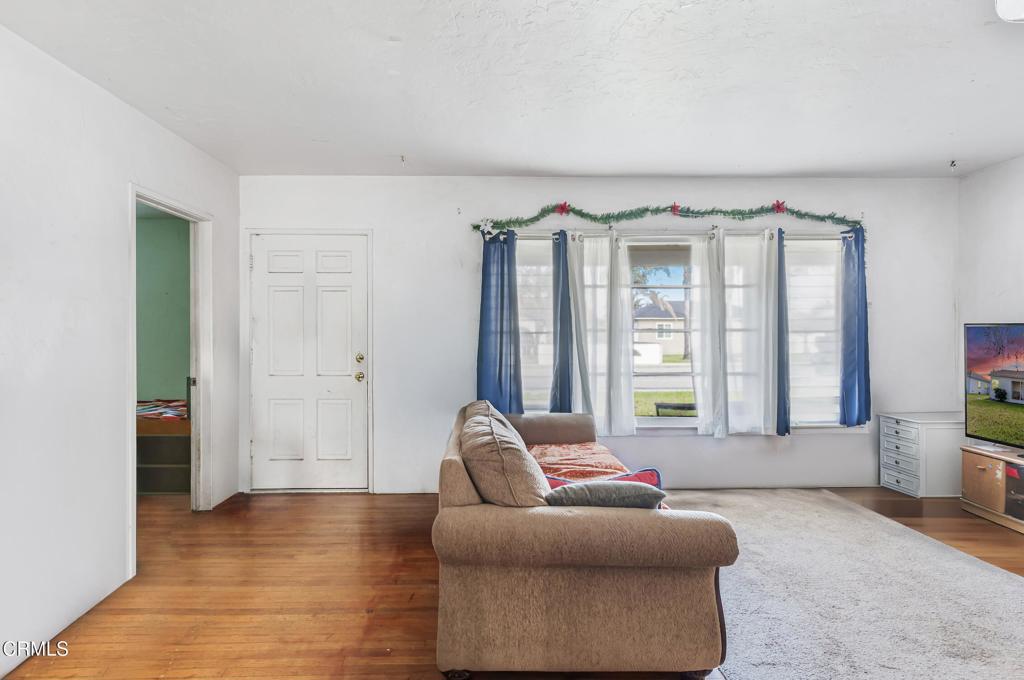 450 West Roderick Avenue Oxnard, CA 93030 - Photo 4 of 24