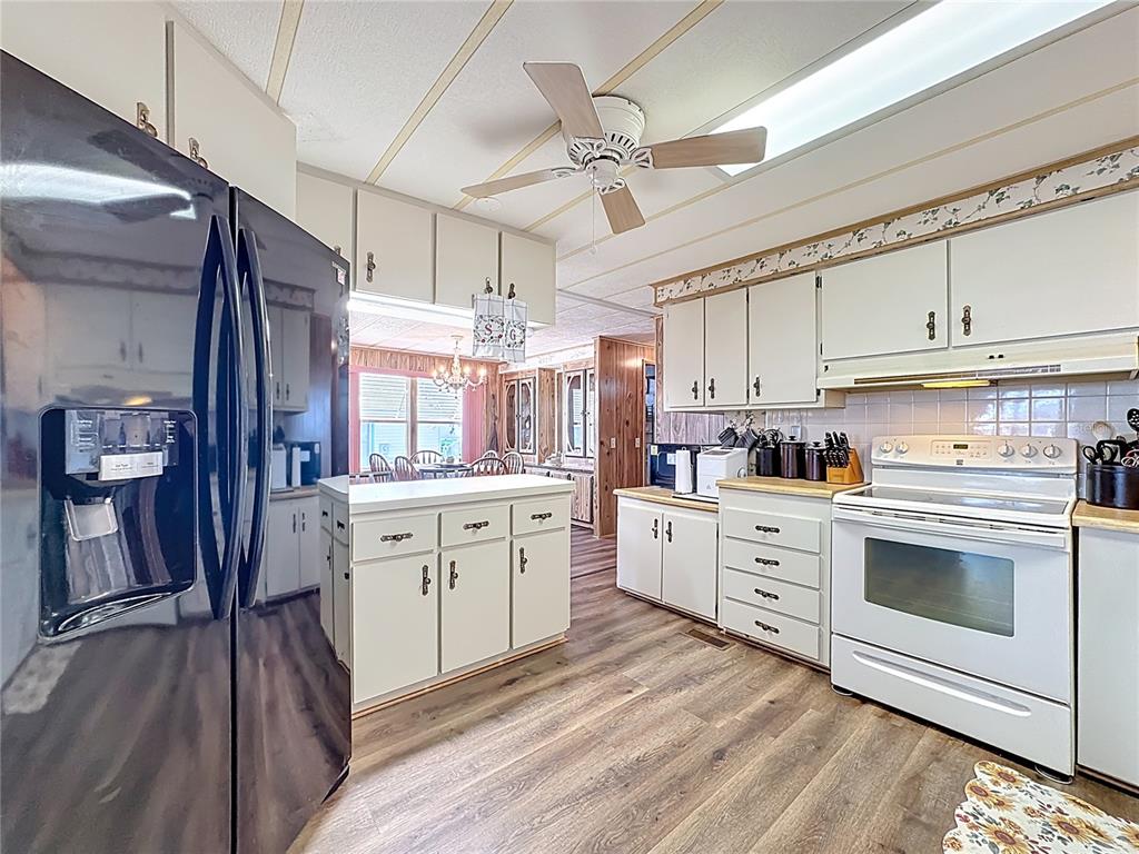 1311 Mohawk Circle Tavares, FL 32778 - Photo 4 of 59