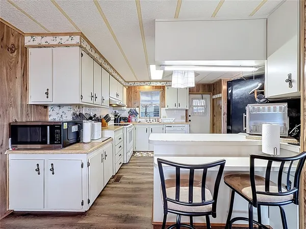 $189,900 | 1311 Mohawk Circle, Tavares, FL 32778