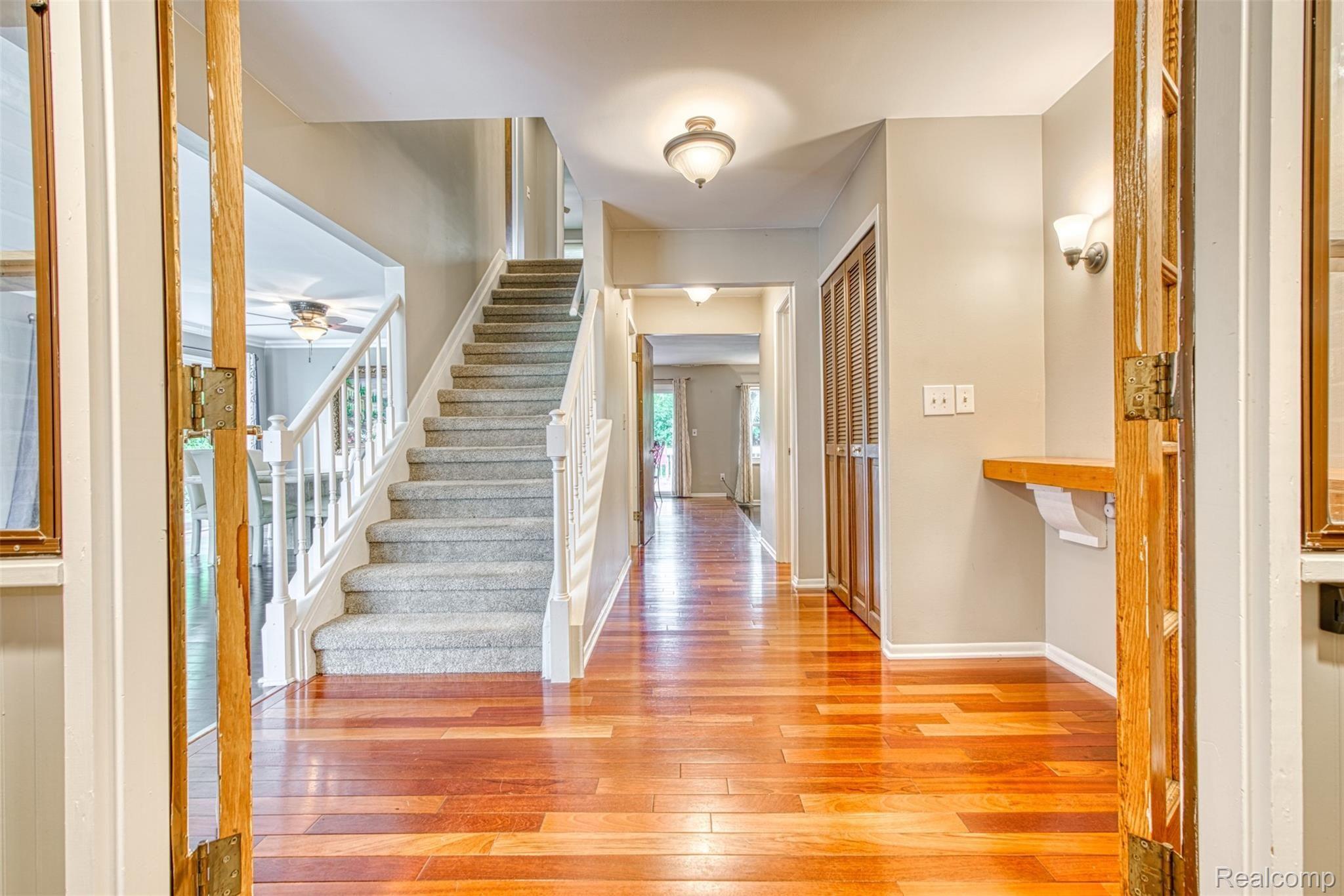 949 Homestead Court Rochester, MI 48309 - Photo 3 of 39 Hallway.jpg