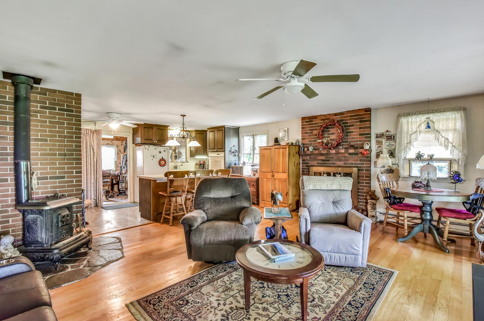 359 Augusta Road Topsham, ME 04086 - Photo 6 of 24 Living room