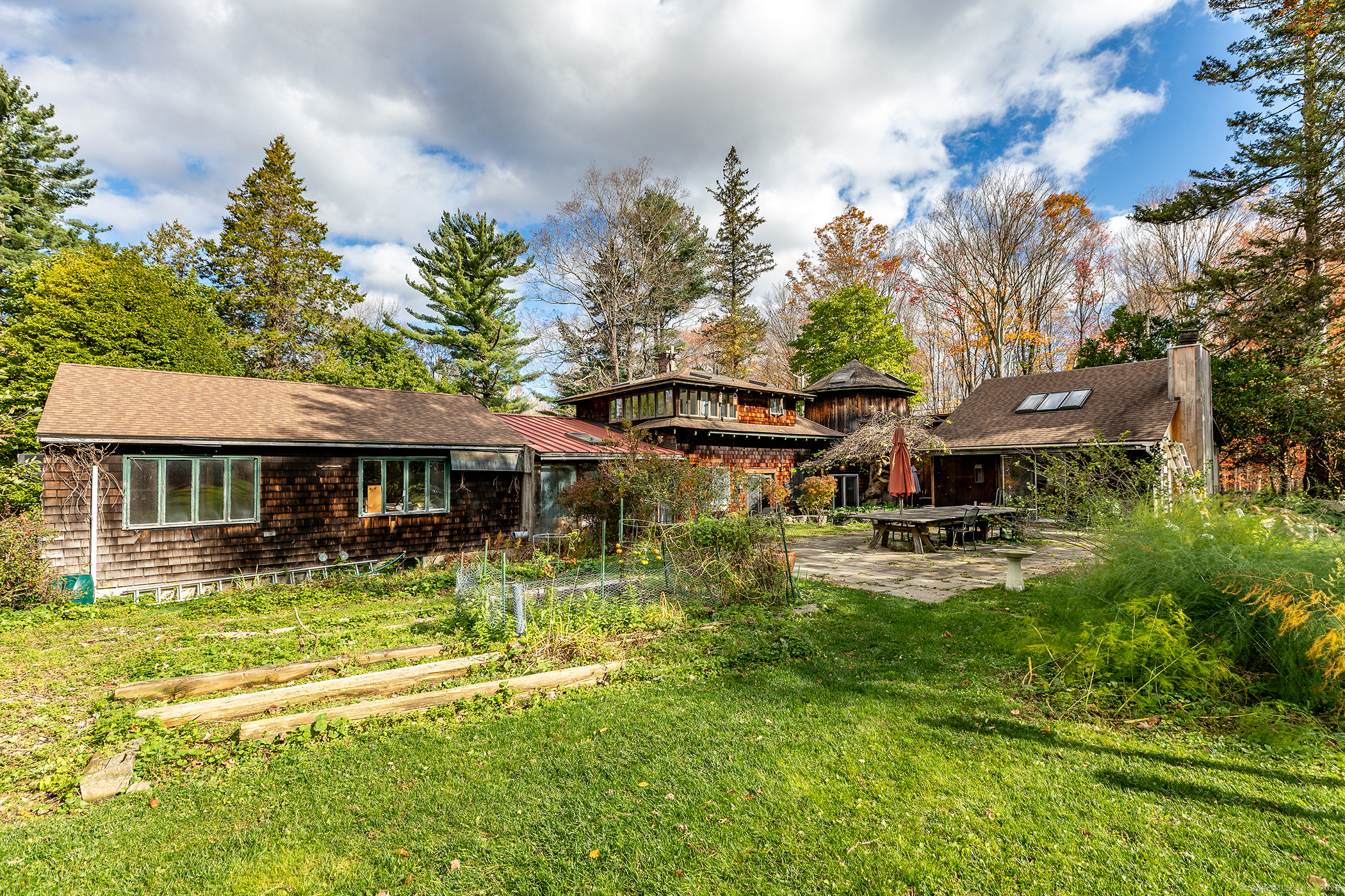 49 South Street Washington, CT 06793 - Photo 21 of 25 a backyard of a house with yard table and chairs