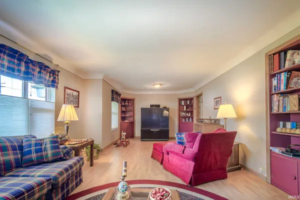 $289,000 | 207 Lincoln Highway West, New Haven, IN 46774