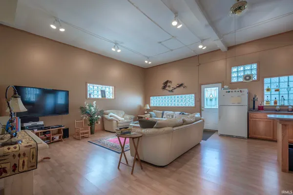 $289,000 | 207 Lincoln Highway West, New Haven, IN 46774