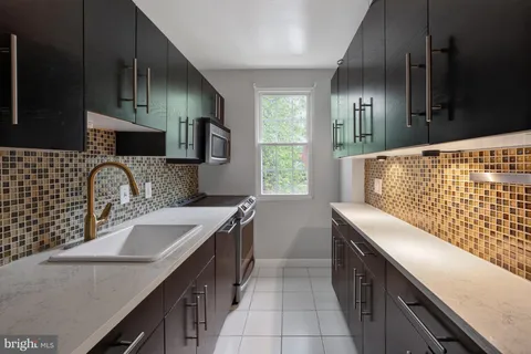 $385,000 | 6 Ashby Street, Unit C, Alexandria, VA 22305