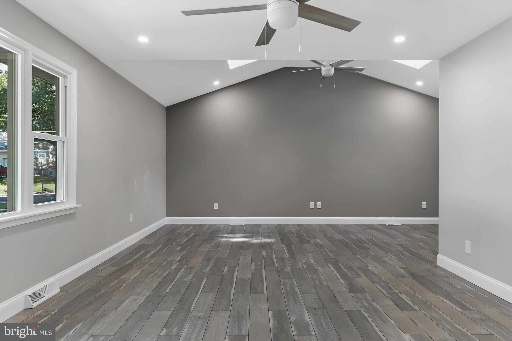 4485 Robin Road Newfield, NJ 08344 - Photo 5 of 22 Living Room