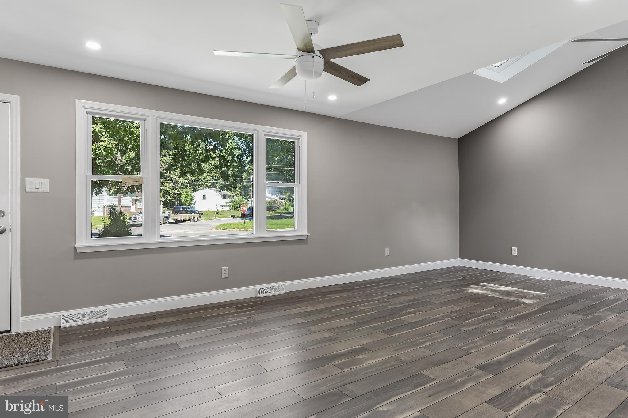 4485 Robin Road Newfield, NJ 08344 - Photo 6 of 22 Living Room