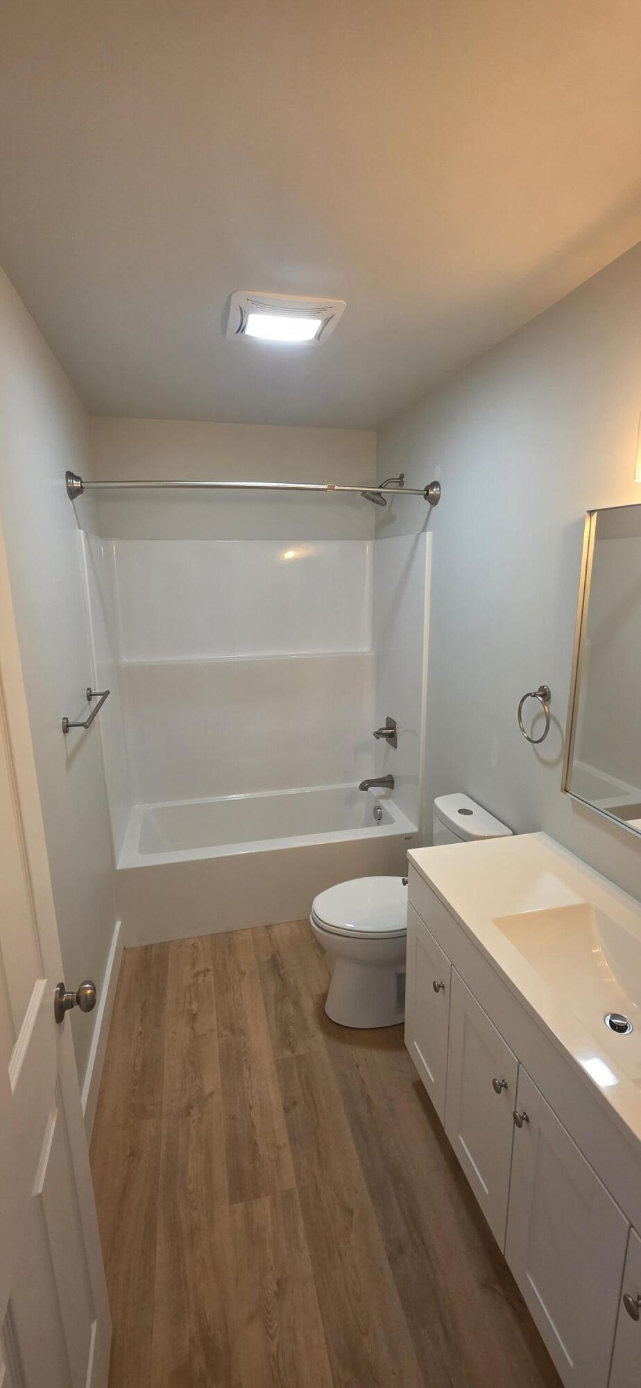 2975 East Valley Road Adrian, MI 49221 - Photo 10 of 28 Hallway Bathroom