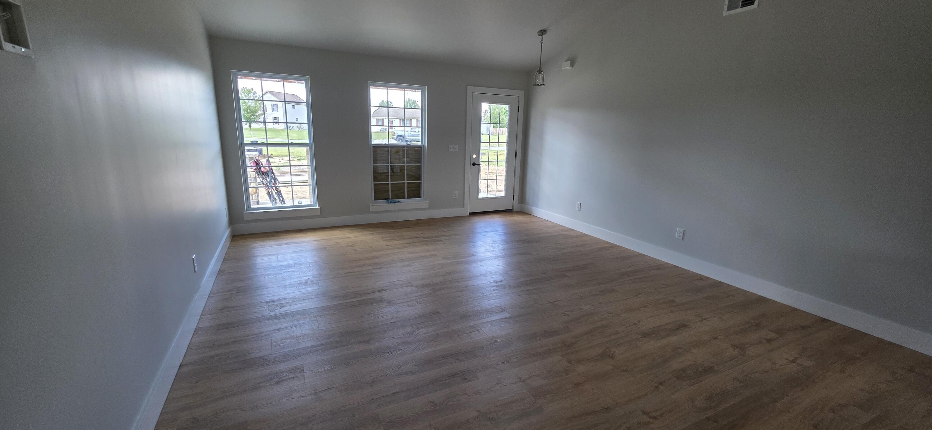 2975 East Valley Road Adrian, MI 49221 - Photo 3 of 28 Living Room