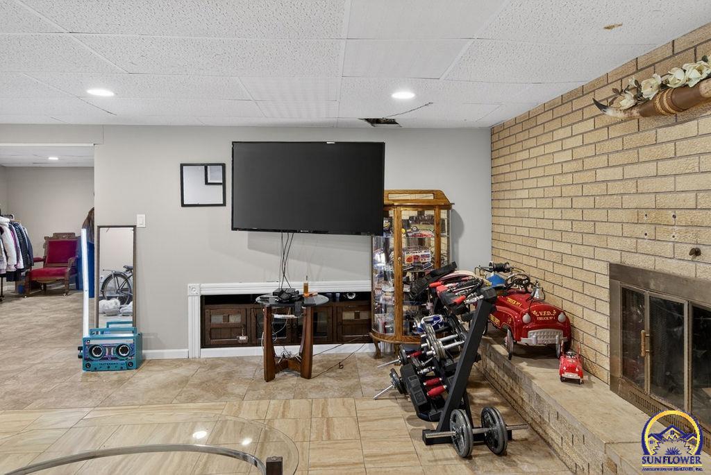 4945 Northwest Rochester Road Topeka, KS 66617 - Photo 21 of 33