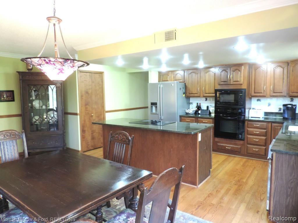 Kitchen/dining another view