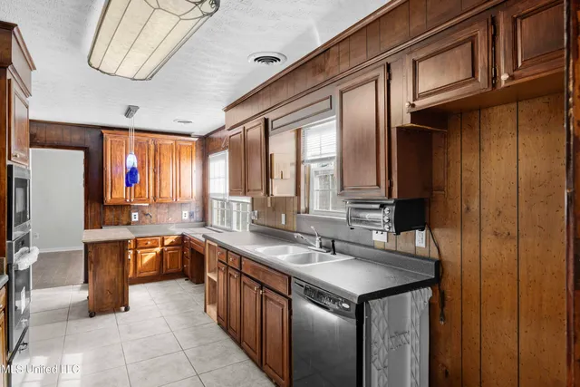 $250,000 | 5039 Forest Hill Road, Byram, MS 39272