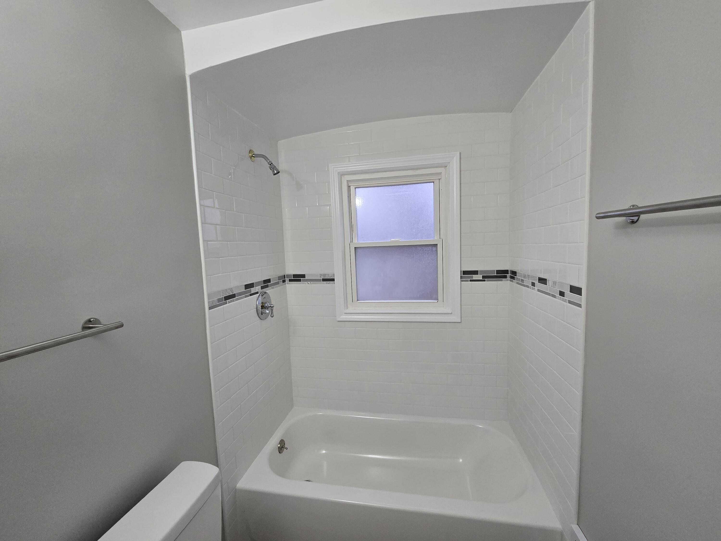 323 Amherst Street Inkster, MI 48141 - Photo 12 of 26 Bath 1 Shower Tile