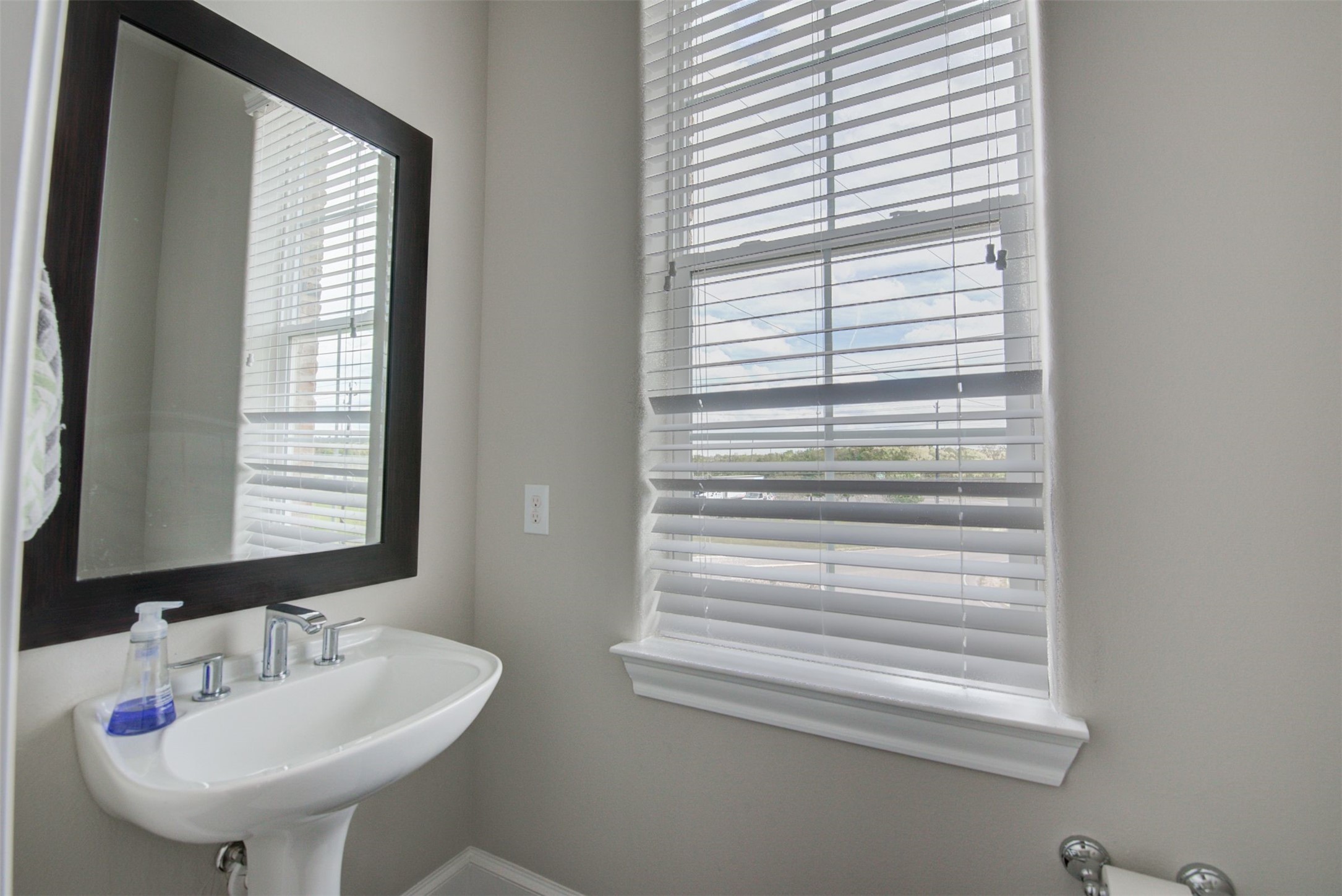 9664 Knight Road Houston, TX 77045 - Photo 18 of 33 a bathroom with a sink a mirror and a window