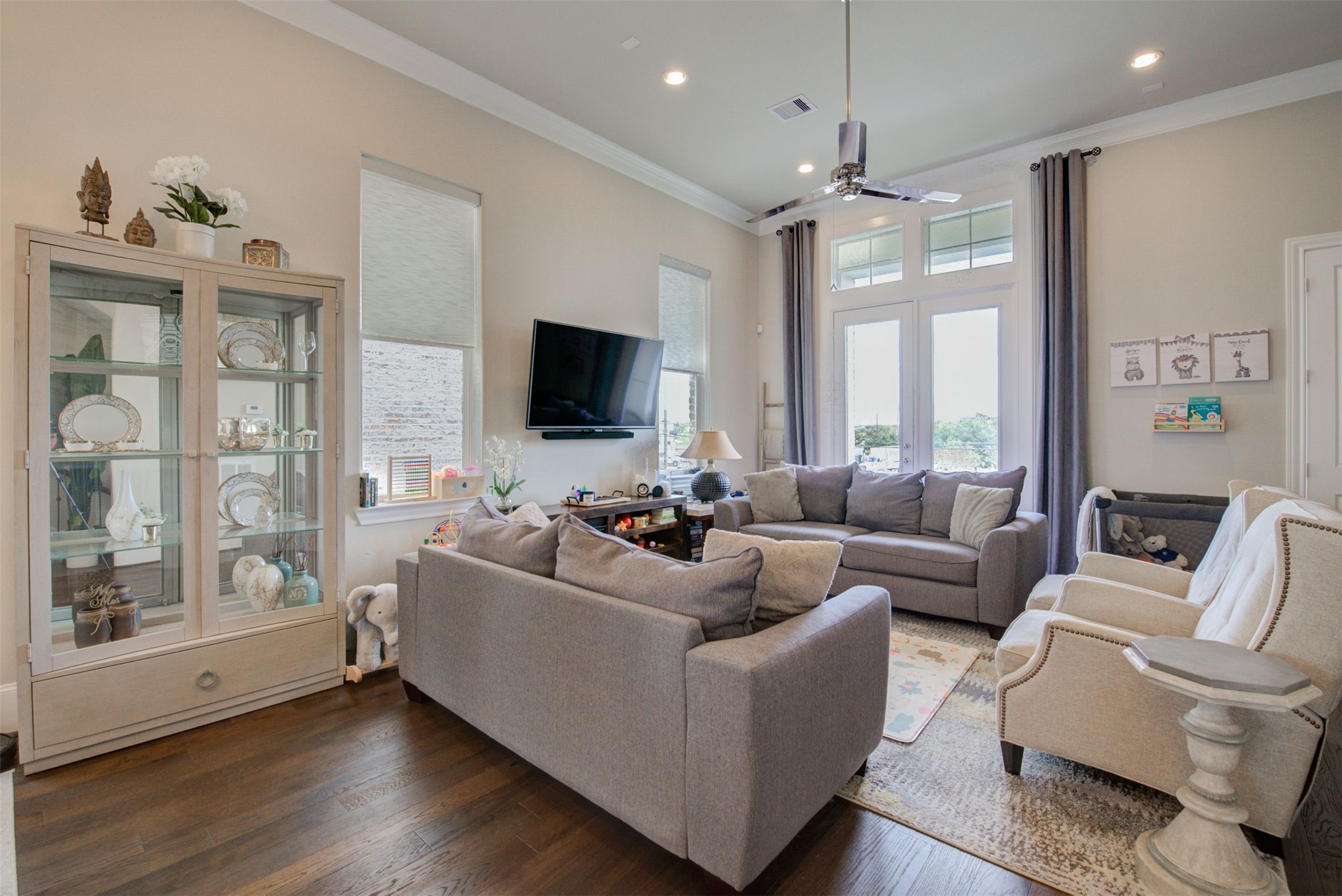 9664 Knight Road Houston, TX 77045 - Photo 3 of 33 a living room with furniture a flat screen tv and a large window