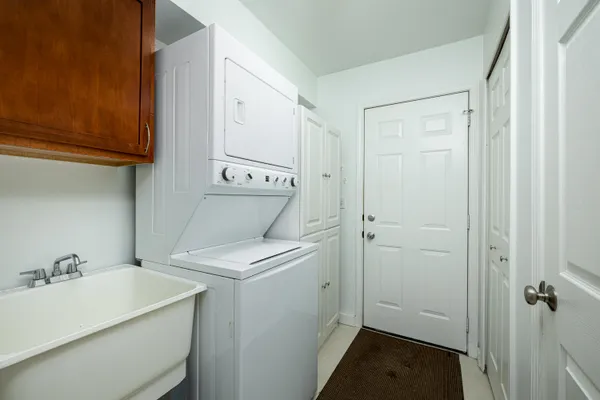 $289,900 | 1877 North Kenwyck Drive, Ypsilanti, MI 48198