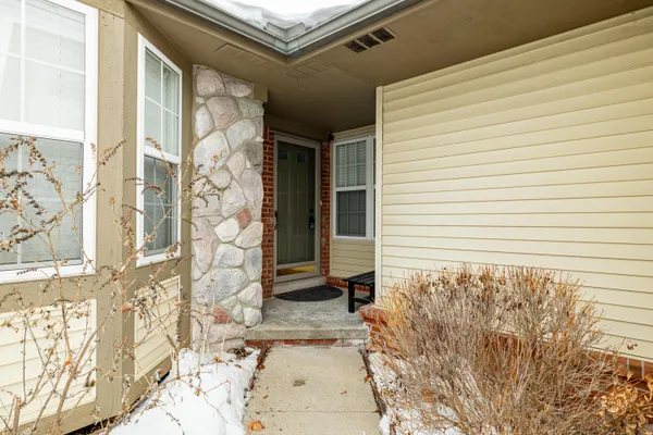 $289,900 | 1877 North Kenwyck Drive, Ypsilanti, MI 48198