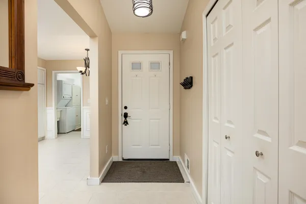 $289,900 | 1877 North Kenwyck Drive, Ypsilanti, MI 48198