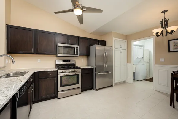 $289,900 | 1877 North Kenwyck Drive, Ypsilanti, MI 48198