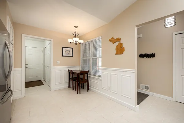 $289,900 | 1877 North Kenwyck Drive, Ypsilanti, MI 48198