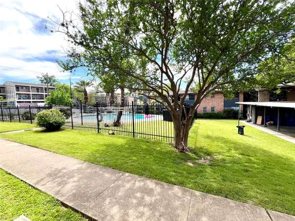 $1,500 | 3304 Red River Street, Unit 101, Austin, TX 78705