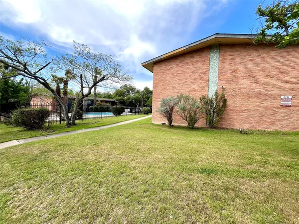 $1,500 | 3304 Red River Street, Unit 101, Austin, TX 78705