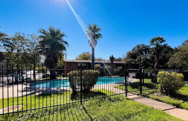 $1,500 | 3304 Red River Street, Unit 101, Austin, TX 78705